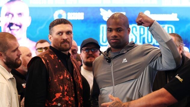 Heat, Fans und Spenden: Wiegen Sie die OSIKS-AKIKs vor dem Bay. Grandiose Box mit Boxen findet im London Stadium statt. Die Schlacht wird für den Titel des absoluten Weltmeisters in der Kategorie Super Heavy Gewicht zwischen dem ukrainischen Alexander Usik und dem britischen Daniel Dubois erwartet. </p>
<p> Die Programme der ICTV <strong> Andrey Kovalsky Fakten </strong> über die Live -Übertragung des Telemarandon єini Novini sprach darüber, wie der Kampf zwischen OSIK und Dyubois vorbereitet wird. </p>
<h2> Wie ist der Kampf zwischen den USK-Dubois in London vorbereitet </h2>
<p>— Tatsächlich ist die Atmosphäre hier sehr heiß — Dies ist im wörtlichen Sinne. Es gibt ein kleines Zimmer und nur sehr, sehr viele Menschen, — Andrei Kovalsky teilte. </p>
<p> jetzt sehen sie nach einem Sportjournalisten aus, es durfte zu den Fans und Fans des Boxens kommen, um bei der Gewichtszeremonie eine regelmäßige Spende von drei Pfund zu spenden. </p>
<blockquote>
<p>— Was in der Ukraine vertraut ist, ist für die Briten ziemlich ungewöhnlich, aber sie haben es getan. Und der Donat von drei Pfund im Wohltätigkeitsfonds genau dem USYK. Dieses Geld wird für die Hilfe der ukrainischen Armee ausgegeben, — Der Moderator teilte mit. </p>
</blockquote>
<p> Heute hat sich Boxer Daniel Dubois bei der Wiege Zeremonie sehr bescheiden verhalten, stellte Kovalsky fest. </p>
<p> — Es ist nicht so, dass Boxer normalerweise tun, Special Briten, die ziemlich inklusiv sind, versuchen, einen Streit oder einen Skandal zu provozieren, um sich auf diesen Kampf zu konzentrieren. Obwohl für diesen Kampf keine zusätzliche PR erforderlich ist, da 90.000 Tickets für Wambel lange vor diesem Kampf verkauft wurden, — Er machte auf die Aufmerksamkeit. </p>
</p>
<p> Zusätzlich fand am Vorabend des vorletzten sehr wichtigen Ereignisses &#8212 statt; Dies ist eine Pressekonferenz über die Wembley. </p>
<p> Dann kam Alexander Usyk im Bild von Hetman Pavel Skoropadsky, das das Publikum überraschte, sagte Andrei Kovalsky. </p>
</p>
</p>
<h3> Verwandte Themen: </H3> Andrey Kovalsky Boroxdanel Dubua </p>
<p><p> <img class = 